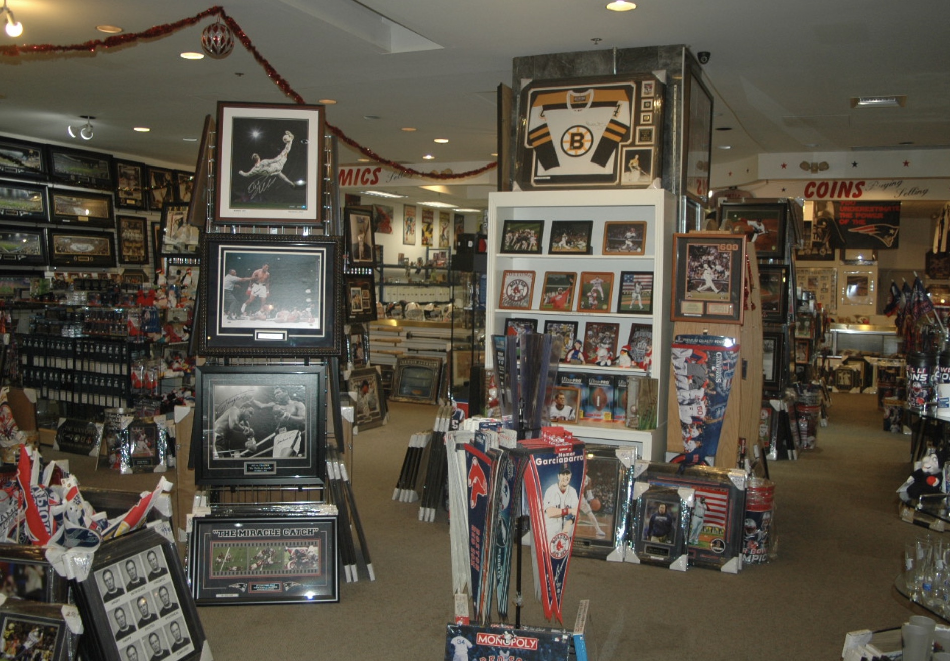 Hometown Collectibles Sports Cards & Comics